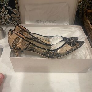 Jimmy Choo Size 39 lace kitten heel